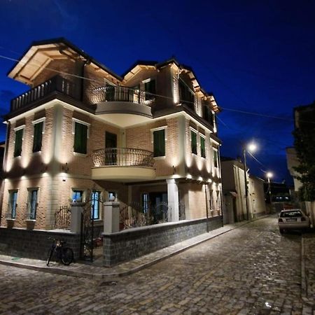 Bujtina Behram Hotel Korce Exterior photo