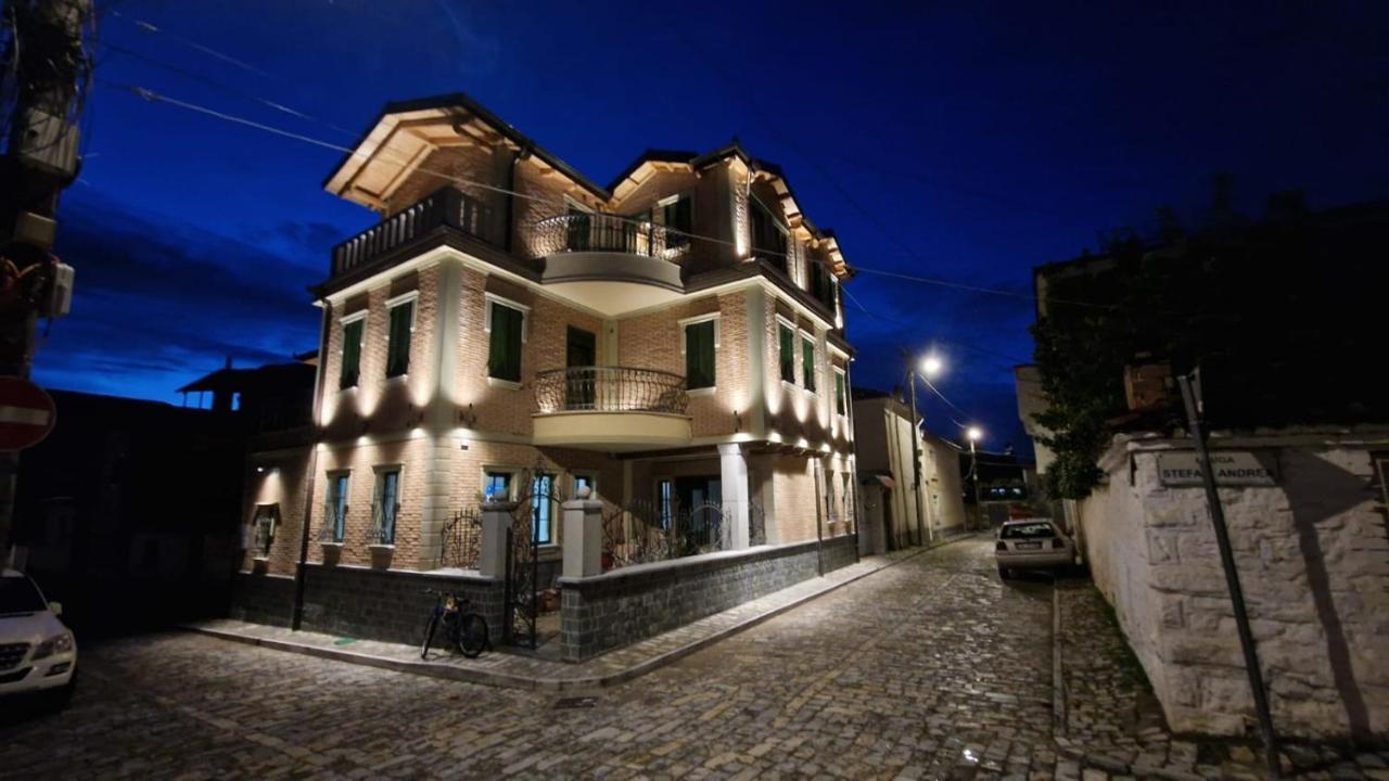 Bujtina Behram Hotel Korce Exterior photo